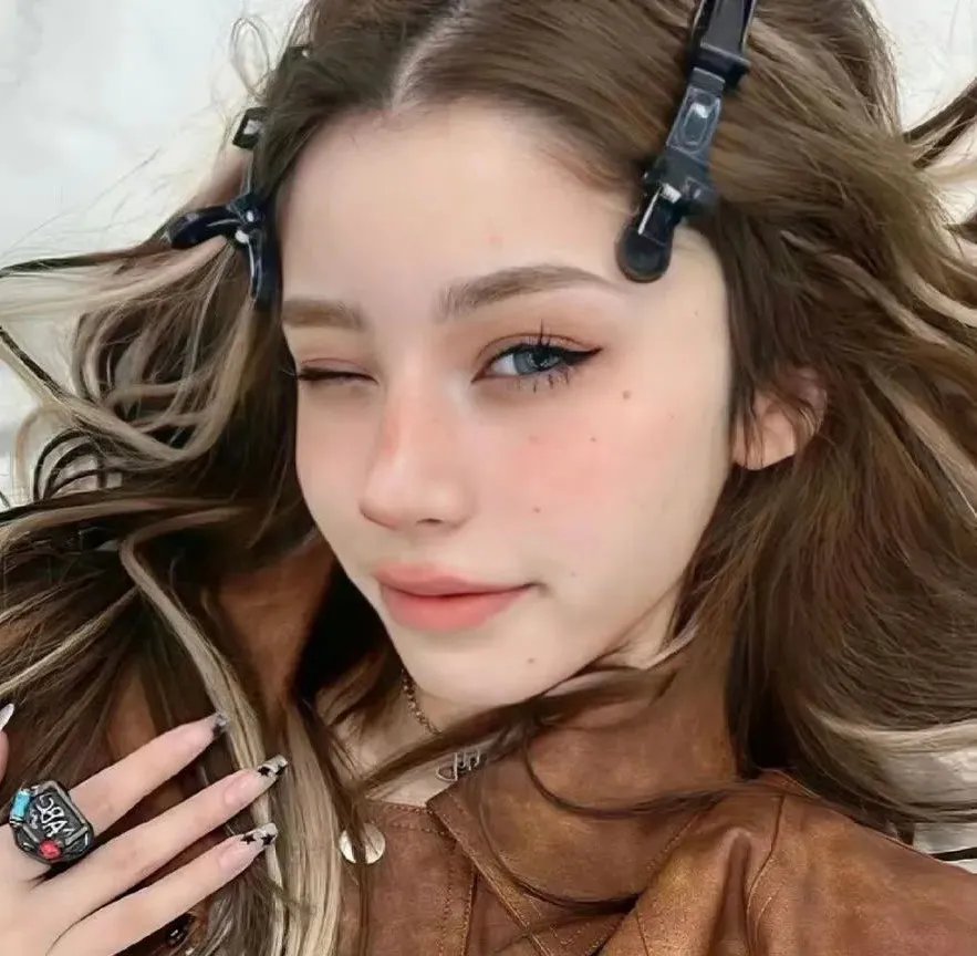 无法触碰的她